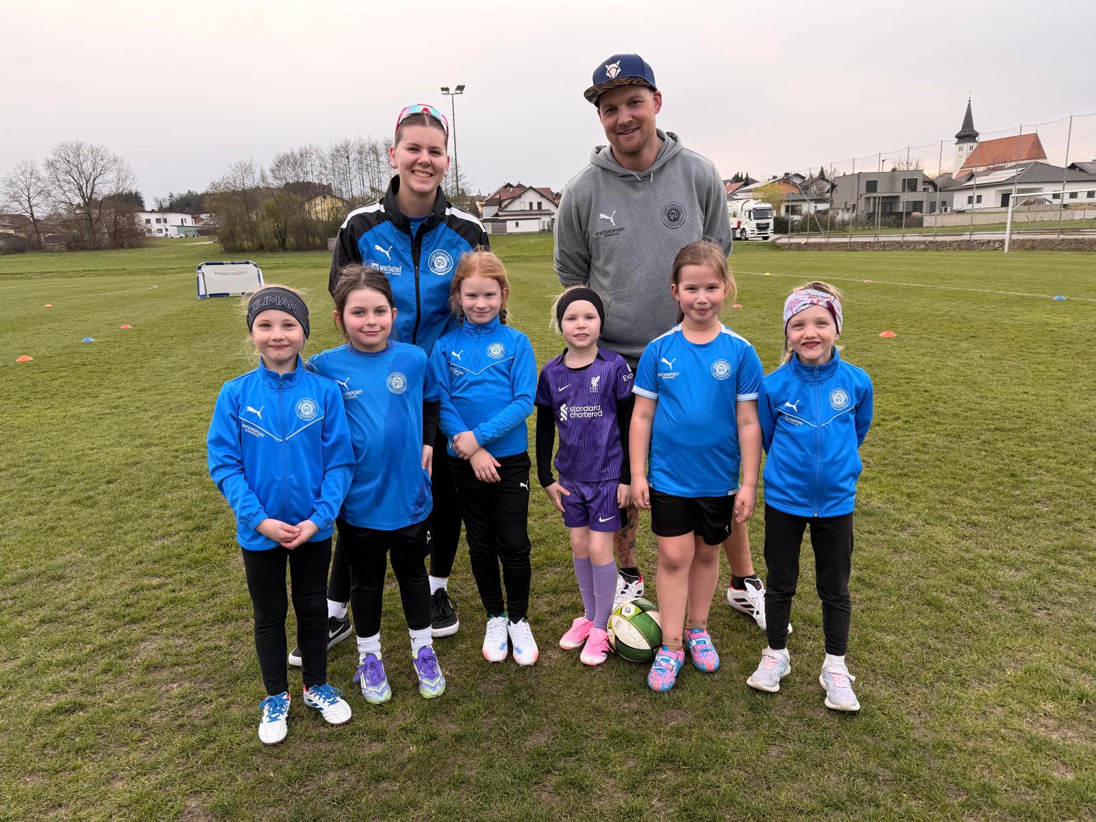 TWOgether beim USV – 
Gemeinsam Mädchen durch Fußball stärken und begeistern